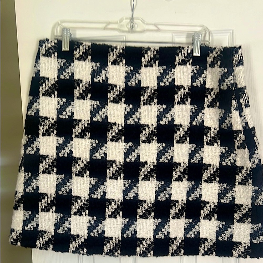 Classic Black and White Houndstooth Skirt